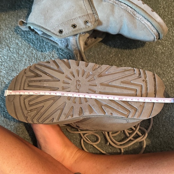 UGGS - Picture 15 of 16